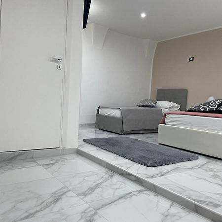 Ludben House Hotel Napoli Bagian luar foto