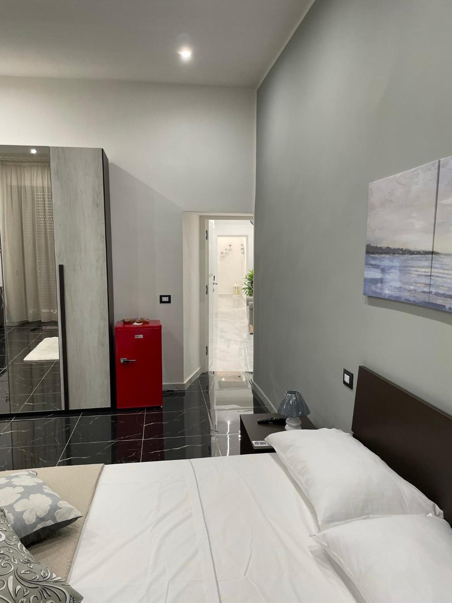 Ludben House Hotel Napoli Bagian luar foto