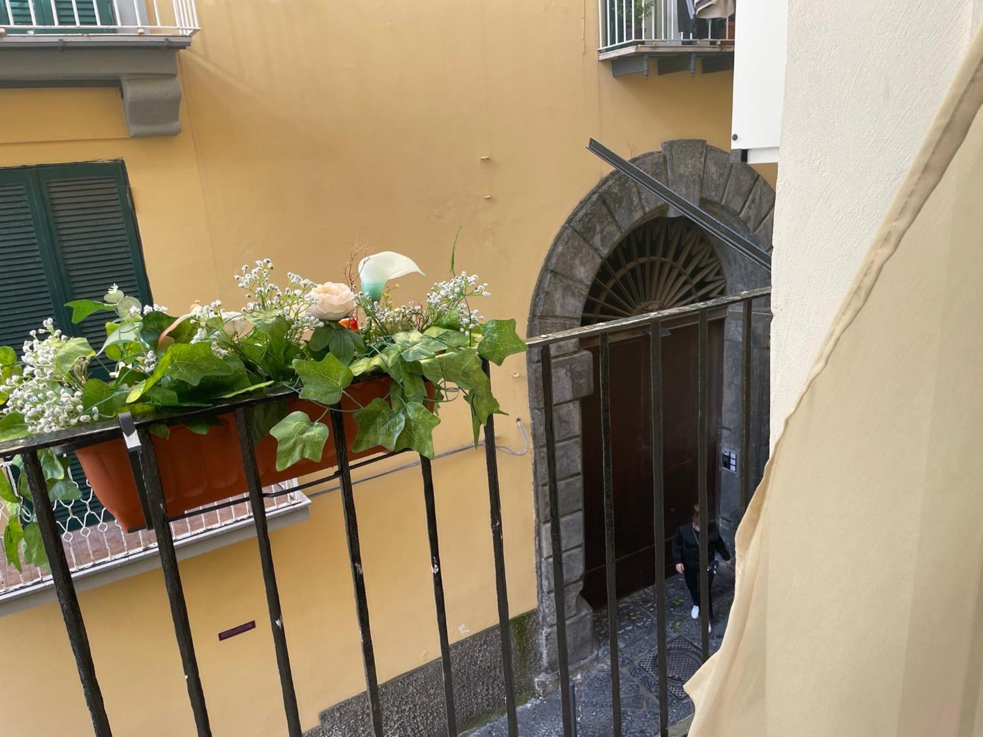Ludben House Hotel Napoli Bagian luar foto
